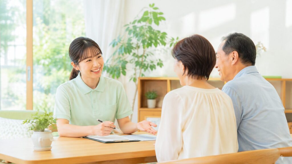 介護スタッフがご家族の相談に対応している様子